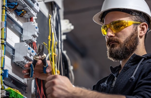 5 Tips to Hire Reliable Electrical Services for Your Home